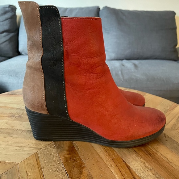 Fly London ankle boot size 39 (8.5) - Picture 1 of 5